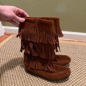 Moccasin boots with fringe!